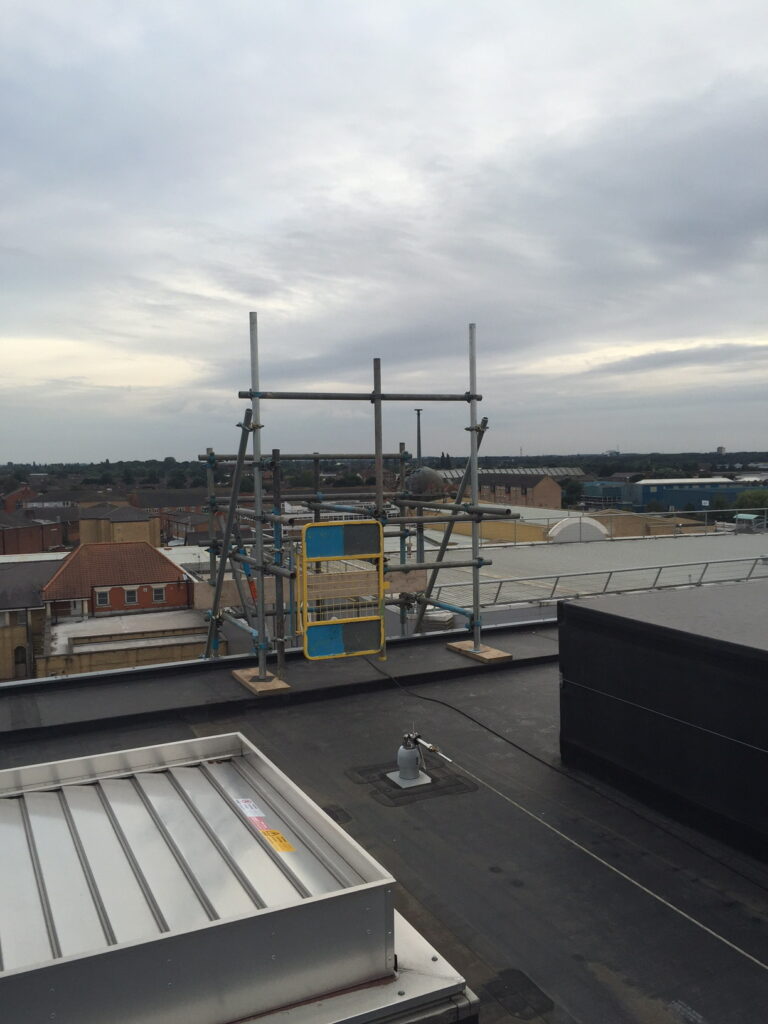 scaffolding equipment for roof access from a balcony - image 2