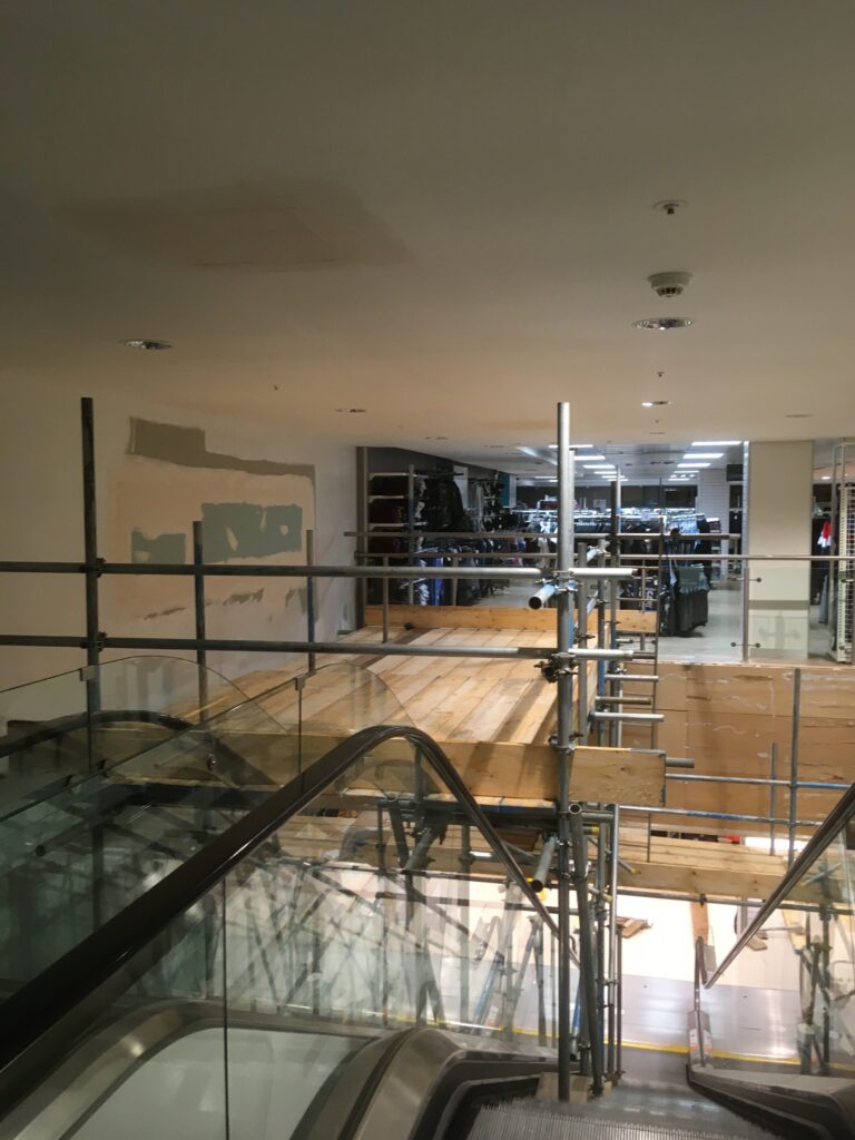 scaffolding over escalator in shop located in Lincoln - image 4