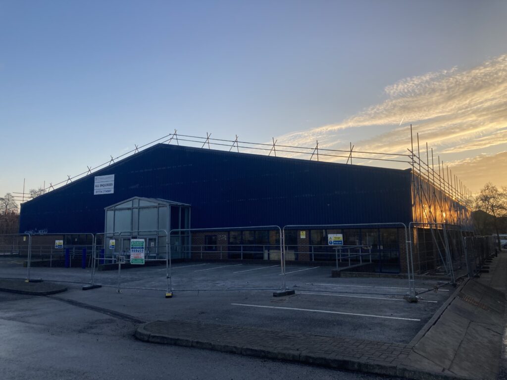 commercial scaffolding on a building in Lincoln
